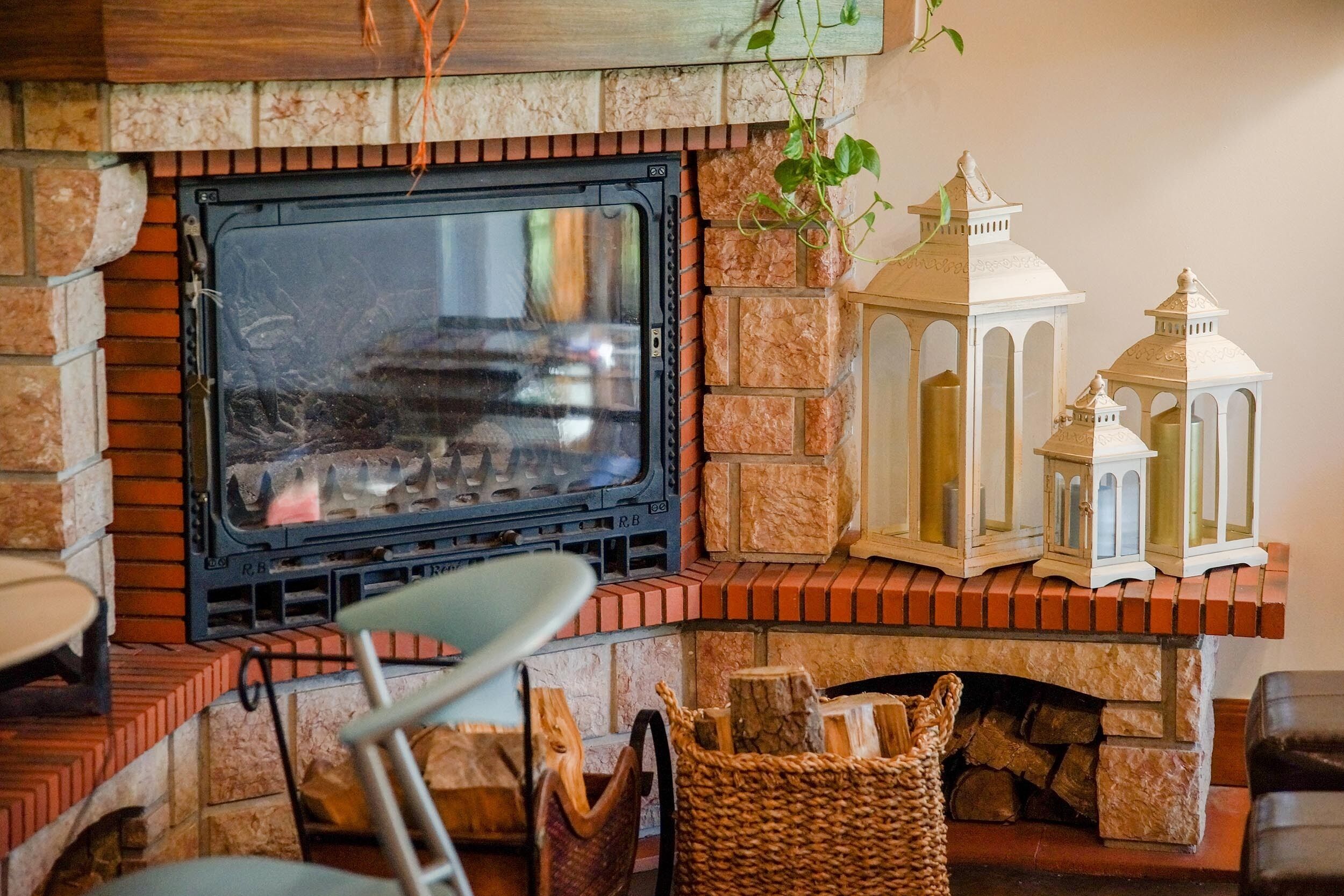 36-inch flat-screen tv with cable channels, tv