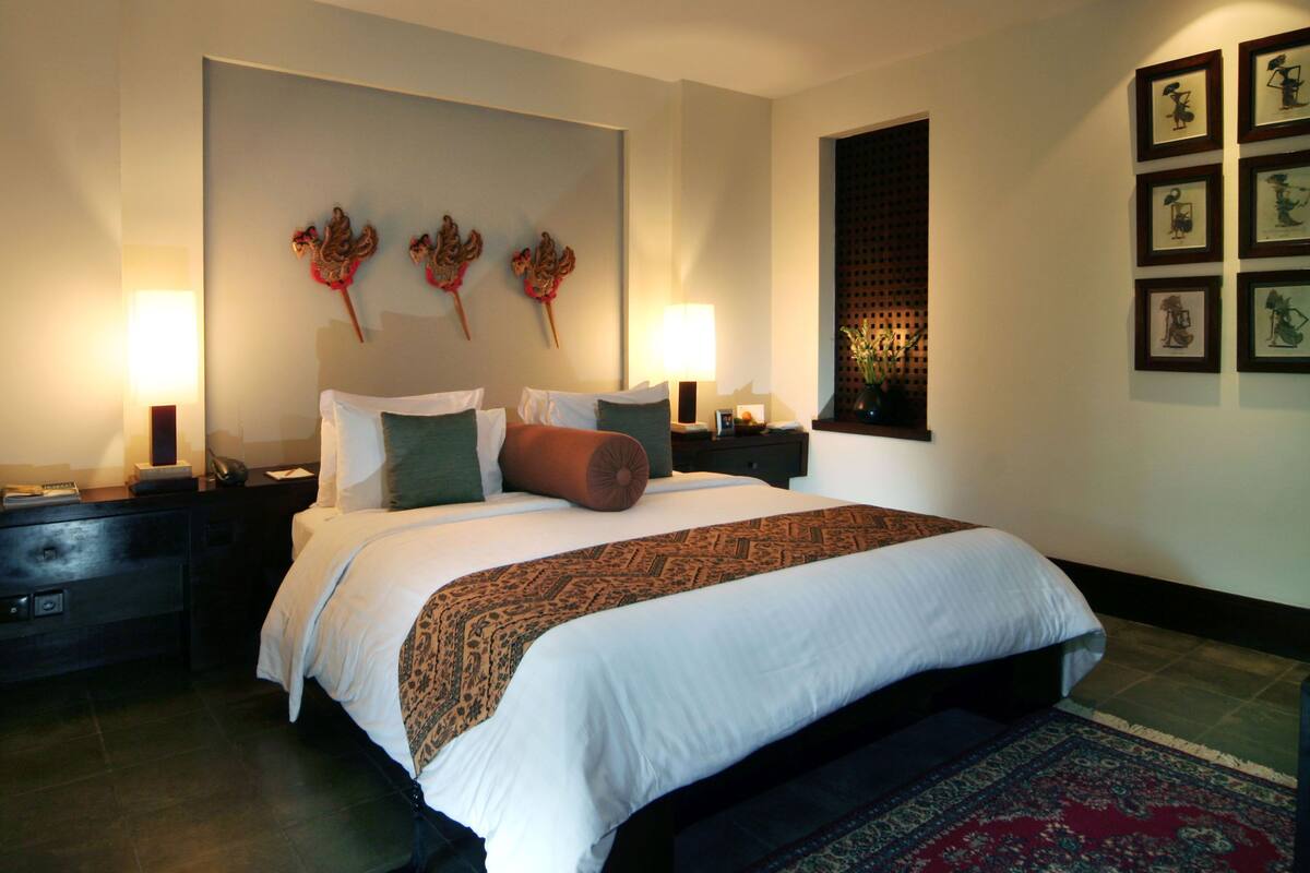 Junior Suite | Minibar, in-room safe, desk, blackout drapes