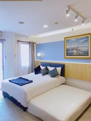 In-room safe, free WiFi, bed sheets - The Majesty Hotel (Bandung)