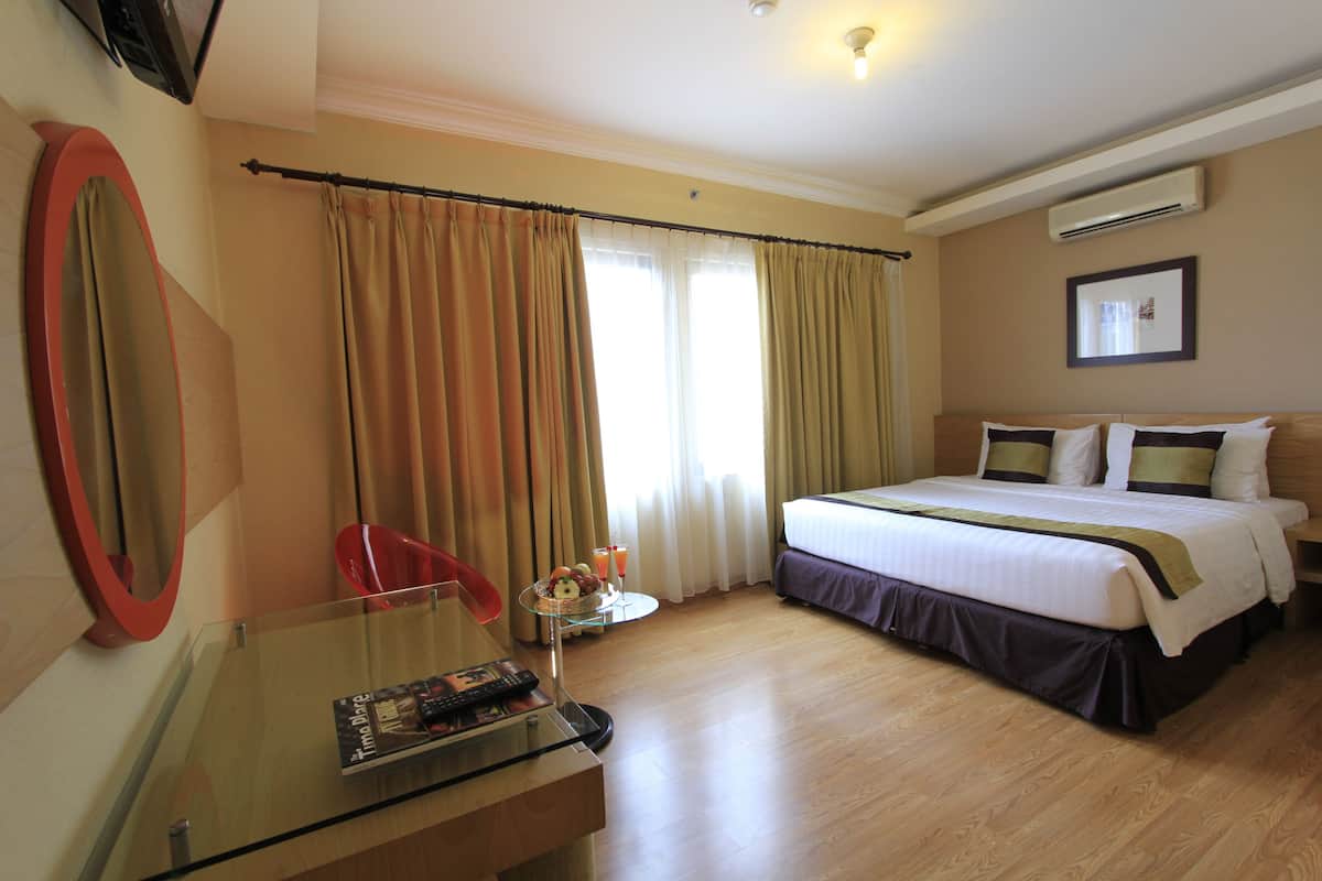 Executive suites  | Premium bedding, in-room safe, desk, blackout drapes