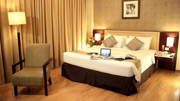Premium bedding, in-room safe, desk, blackout curtains