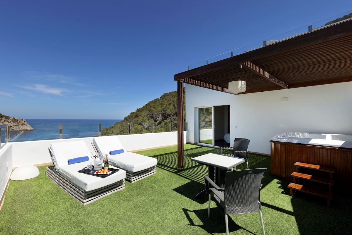 Deluxe Room (Superior - Panoramic Sea View) | View from room