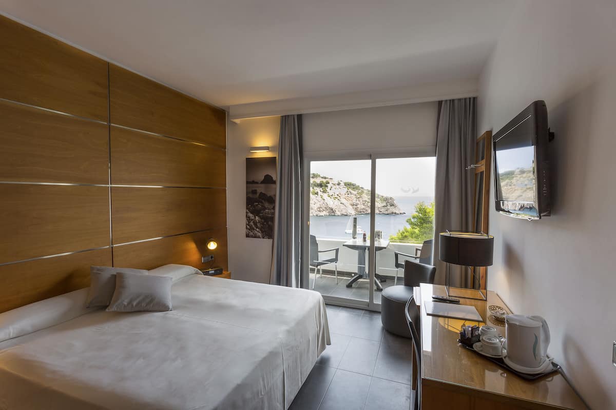 1 bedroom, minibar, in-room safe, desk
