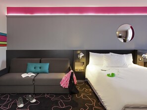 Suite estándar, 1 cama matrimonial y sofá cama | 1 habitación, escritorio, insonorización y wifi gratis