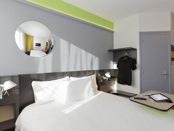 Habitación doble estándar, 1 cama matrimonial | 1 habitación, escritorio, insonorización y wifi gratis 