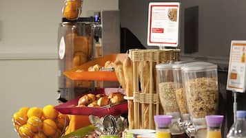 Desayuno continental diario (EUR 12.90 por persona)