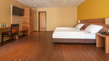 Superior Double Room | Desk, blackout curtains, bed sheets