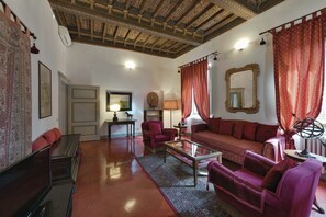 Romantic Apartment, 1 Bedroom, Kitchen (Appartamento Rubino) | Living area