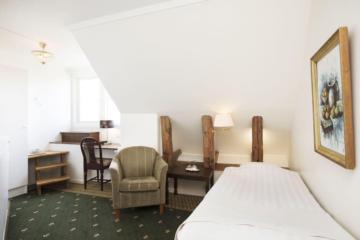 Chambre Simple | Décoration personnalisée, ameublement personnalisé, Wi-Fi gratuit