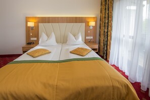 Minibar, desk, iron/ironing board, free WiFi - Johannesbad Thermalhotel Ludwig Thoma (Bad Fuessing)