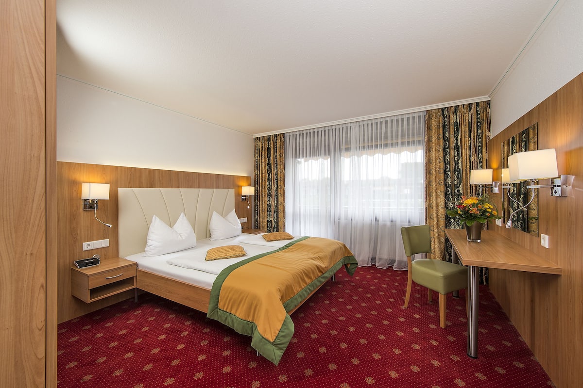 Minibar, Schreibtisch, Bügeleisen/Bügelbrett, kostenloses WLAN