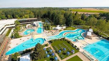 Innenpool, Außenpool