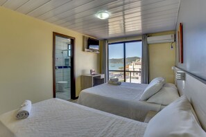 Suite triplo Executiva | Frigobar, cofres nos quartos, escrivaninha