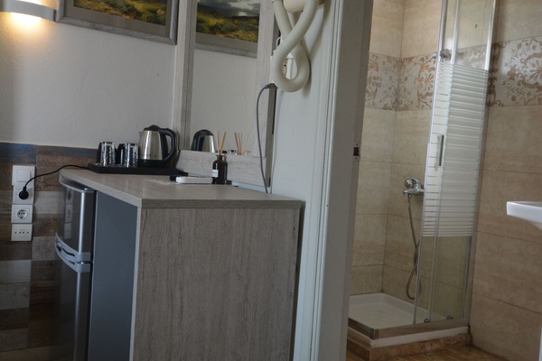 Double Room, Sea View | Bathroom | Hair dryer, towels