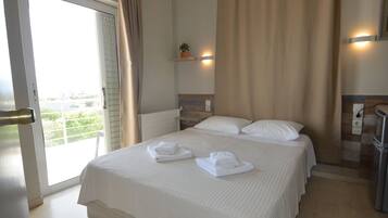 Double Room, Sea View | Premium bedding, Select Comfort beds, minibar, in-room safe