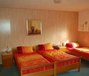 Desk, soundproofing, iron/ironing board, free cribs/infant beds - Gasthof Hausmann (Schluechtern)