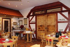 Ontbijt (EUR 8.50 per persoon)