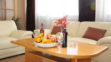 Suite | Living area | TV