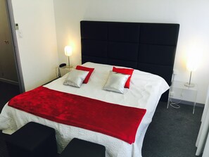 Superior Double Room (with Bath) - Le Capitole (Toulouse)