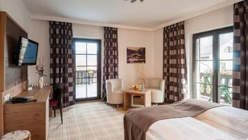 Desk, blackout drapes, iron/ironing board, free WiFi