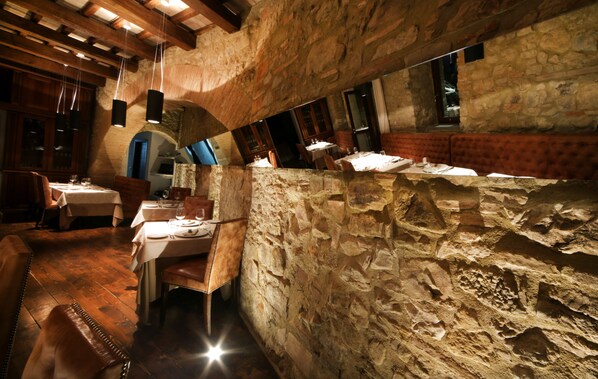 Food court - Tenuta Ponziani - Griffin's Resort (Orvieto)