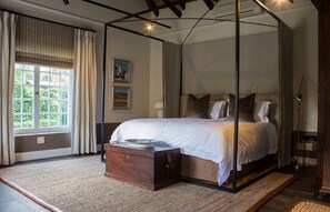 In-room safe, iron/ironing board, free WiFi - Franschhoek Villas (Franschhoek)