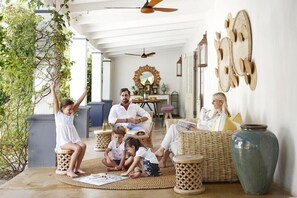 Outdoor dining - Franschhoek Villas (Franschhoek)