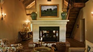 32-inch LCD TV with satellite channels, TV