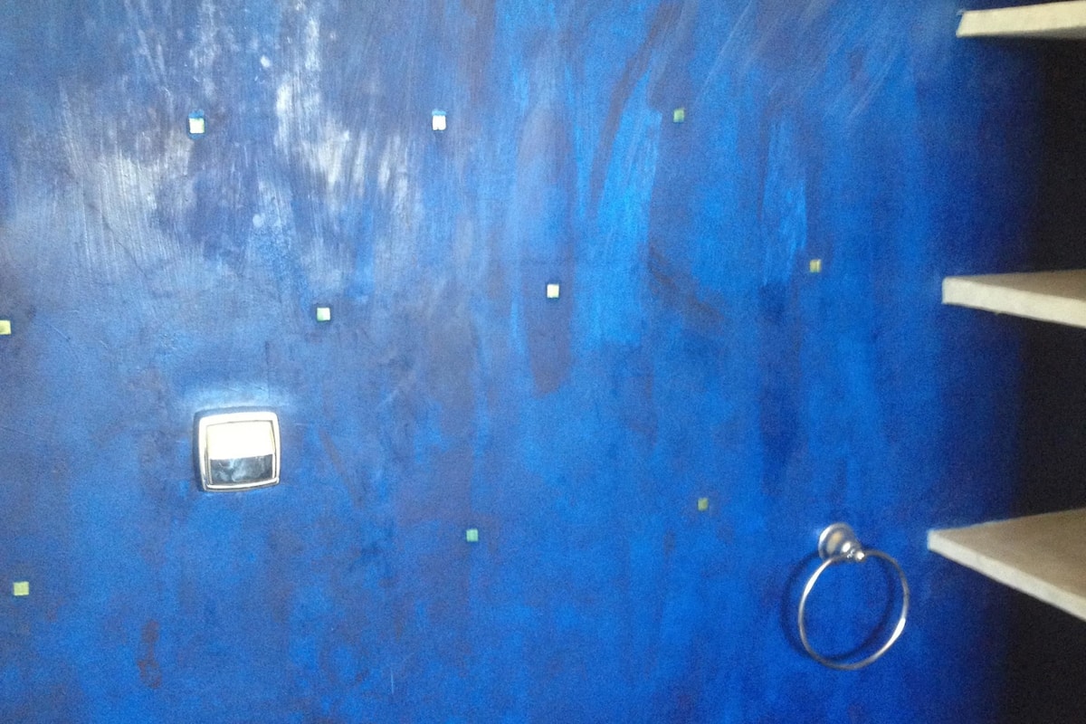 bathroom | free toiletries, hair dryer, bidet, towels