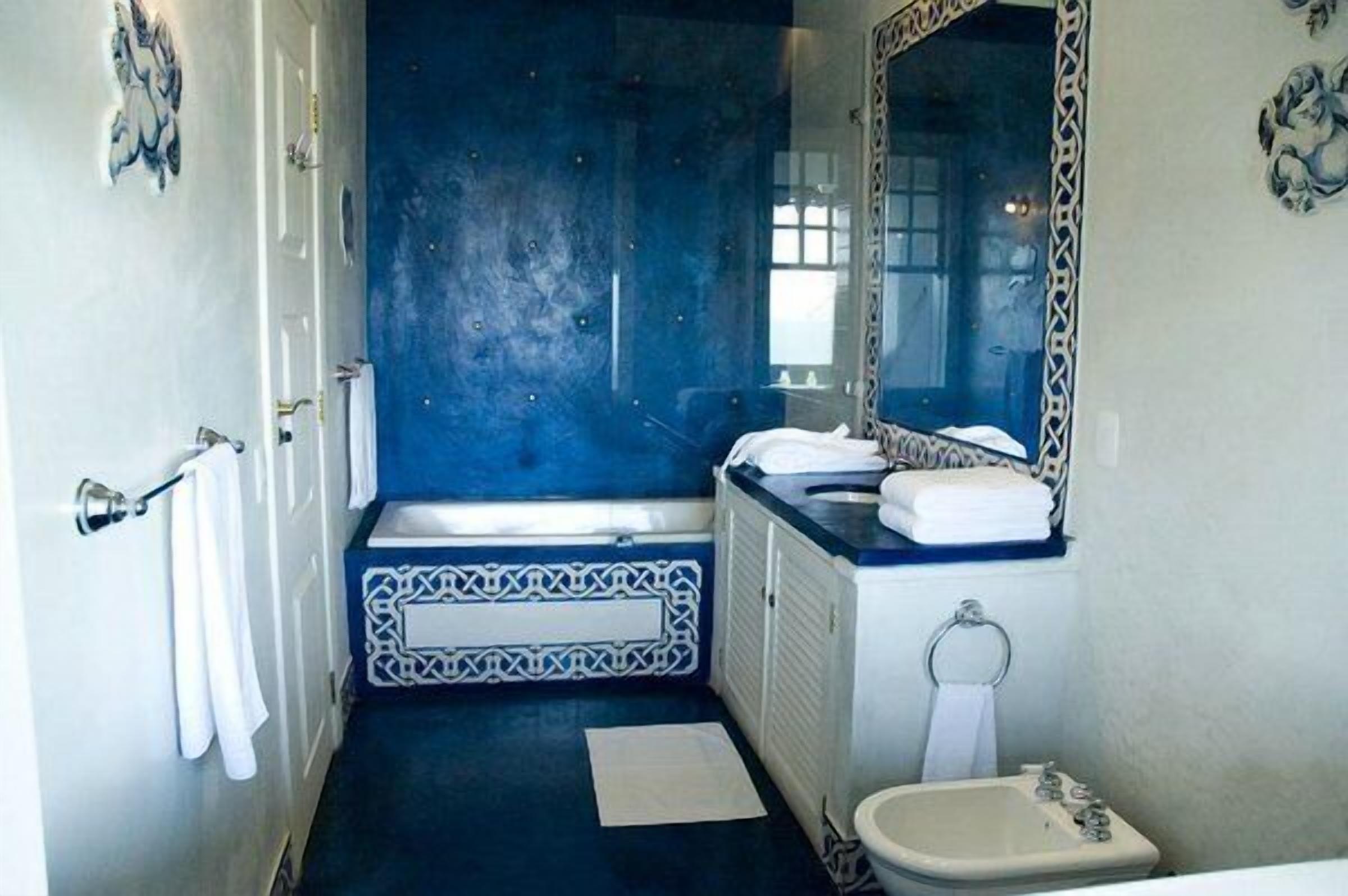 bathroom | free toiletries, hair dryer, bidet, towels