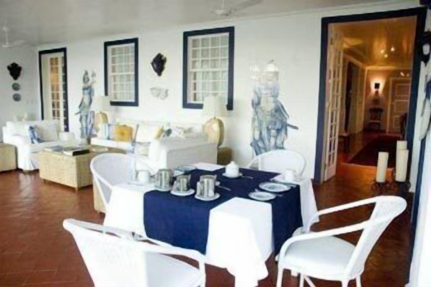 breakfast, lunch, dinner served; pool views