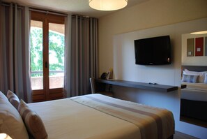 Premium bedding, in-room safe, desk, free WiFi