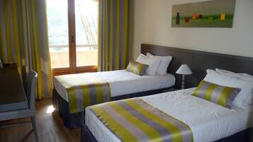 Premium bedding, in-room safe, desk, free WiFi