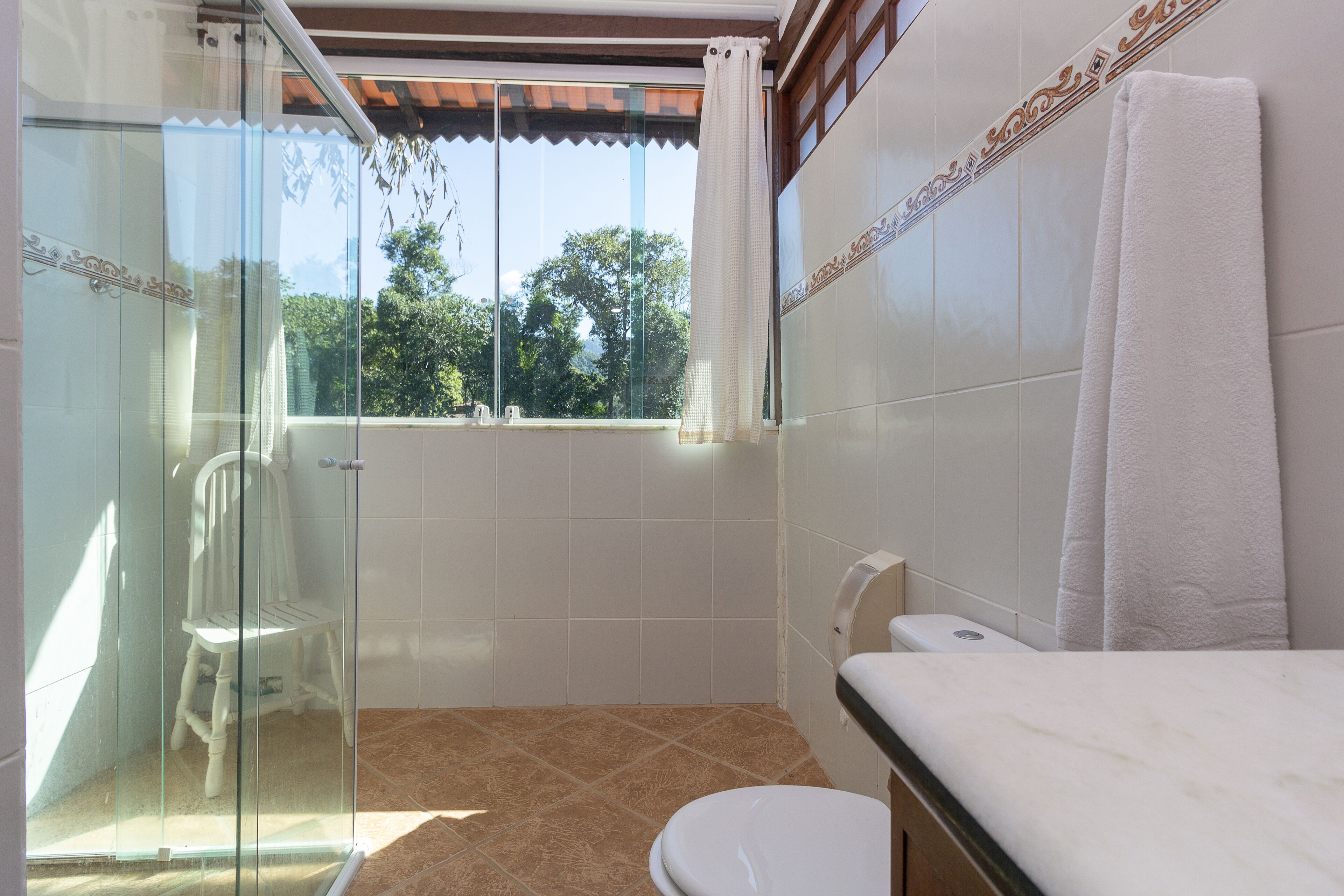 Superior Double Room, 1 Bedroom | Bathroom | Shower, free toiletries, towels, toilet paper