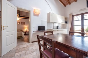 Classic Loft (5 people) | Private kitchen | Full-size fridge, microwave, stovetop, dishwasher