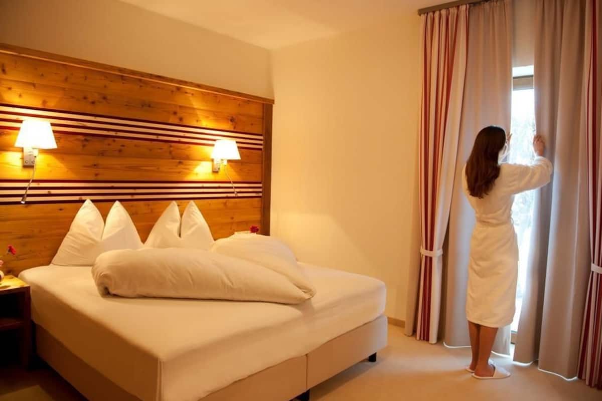 minibar, in-room safe, desk, rollaway beds