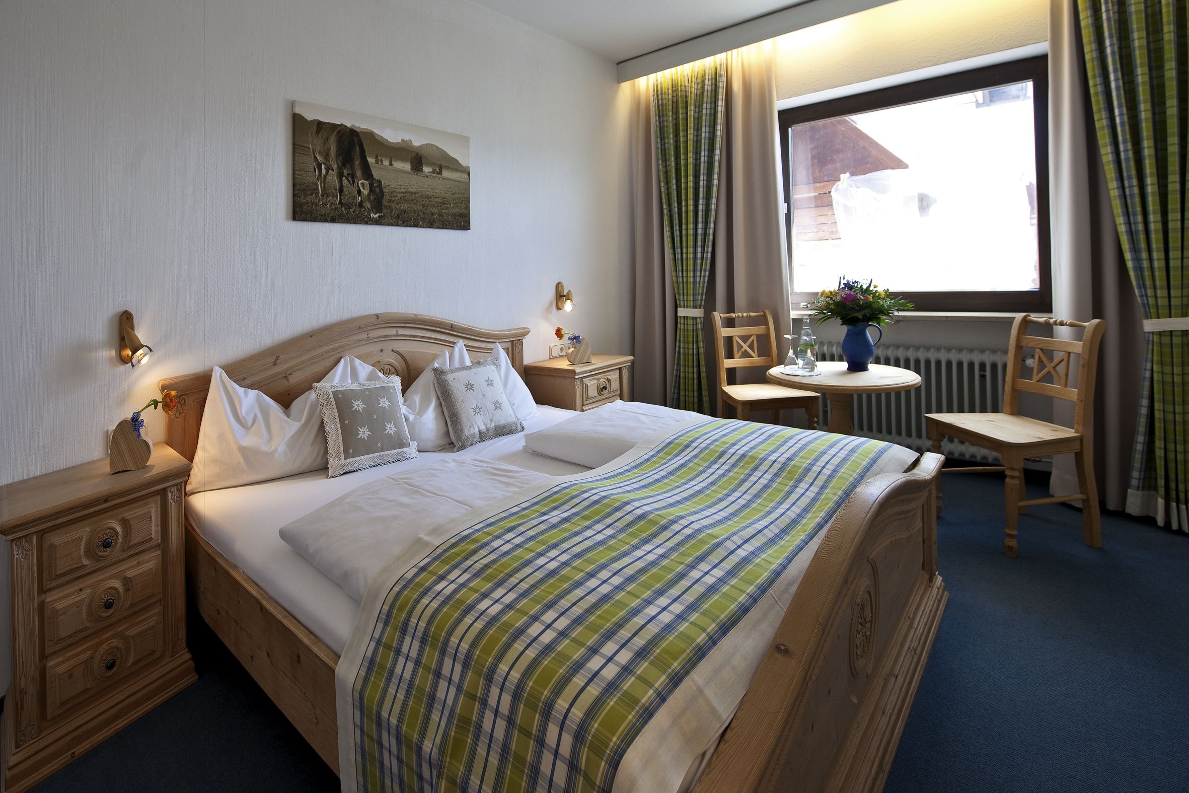 family room | minibar, in-room safe, desk, rollaway beds