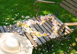 Breakfast, lunch, dinner served; Regional cuisine, al fresco dining 