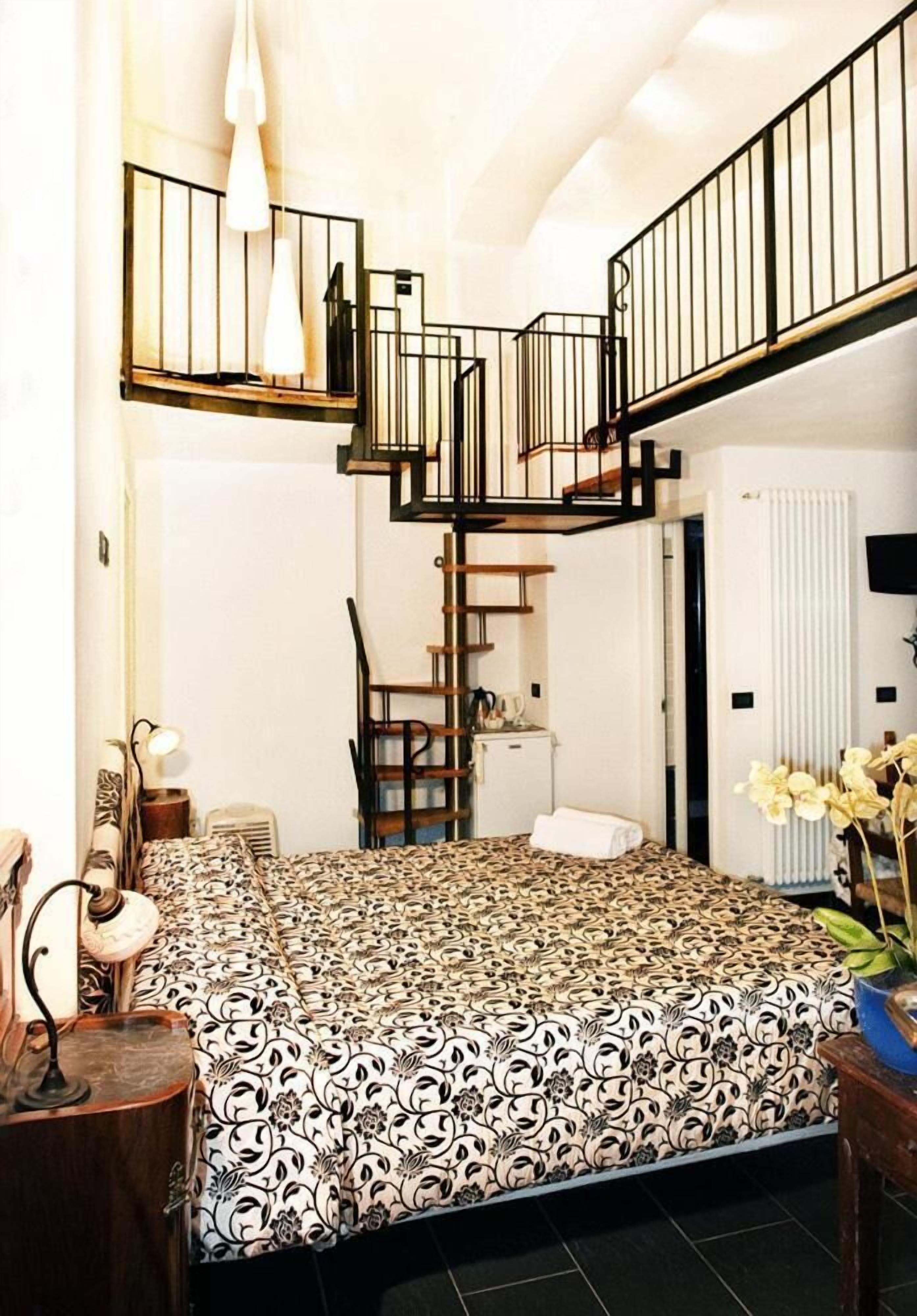 1 chambre, literie hypoallergénique, ameublement personnalisé, bureau