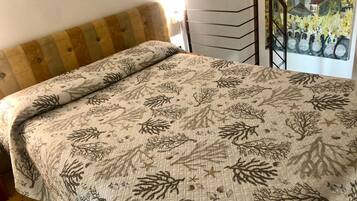 1 bedroom, hypo-allergenic bedding, individually furnished, desk