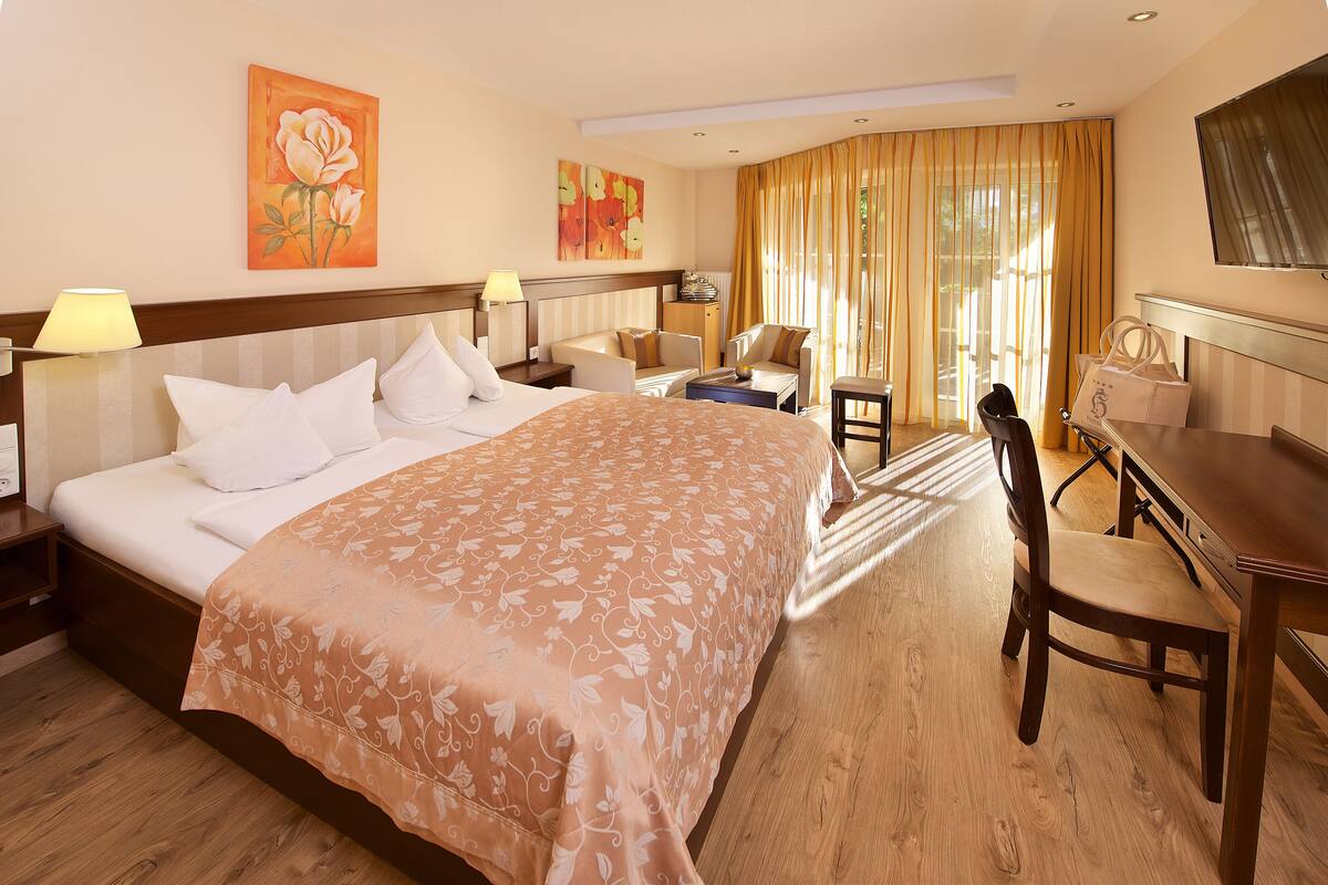 superior double room | minibar, in-room safe, desk, free cots/infant beds