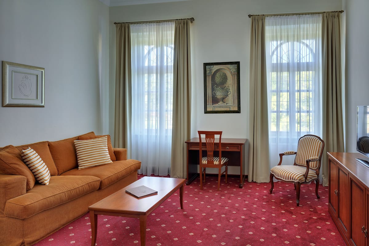 apartment | 2 bedrooms, premium bedding, pillow-top beds, minibar