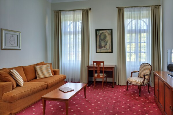 Apartment | 2 bedrooms, premium bedding, pillowtop beds, in-room safe