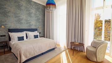 2 bedrooms, premium bedding, pillow-top beds, in-room safe