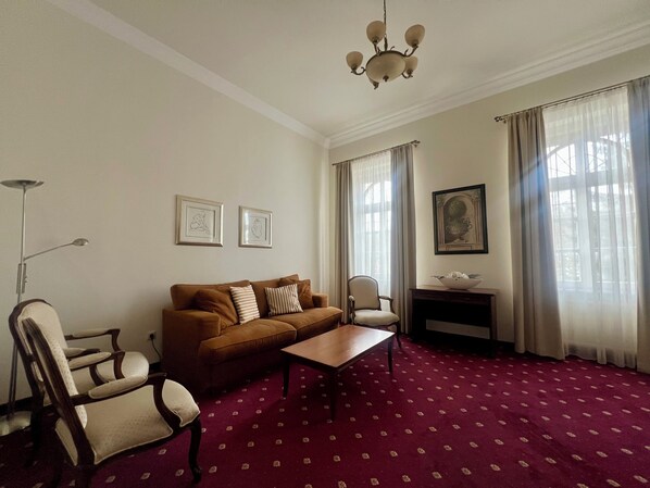 Apartemen Keluarga | Seprai premium, tempat tidur Select Comfort, brankas, dan meja kerja