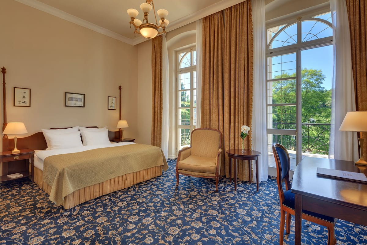 deluxe double room | 2 bedrooms, premium bedding, pillow-top beds, minibar