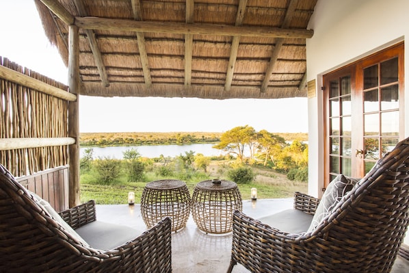 Suite, uitzicht op rivier | Uitzicht vanuit de kamer