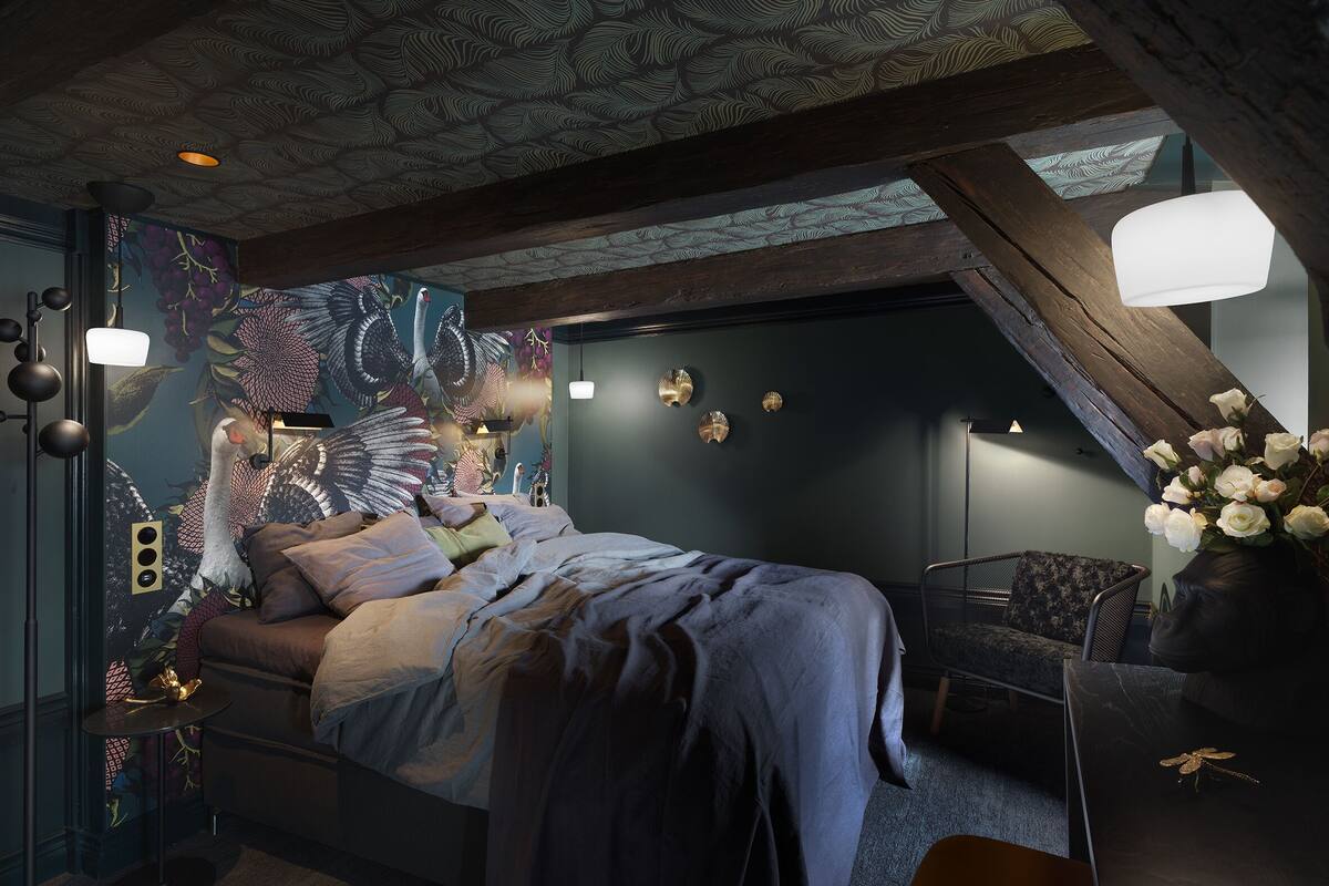 double room superior | in-room safe, individually decorated, individually furnished, desk