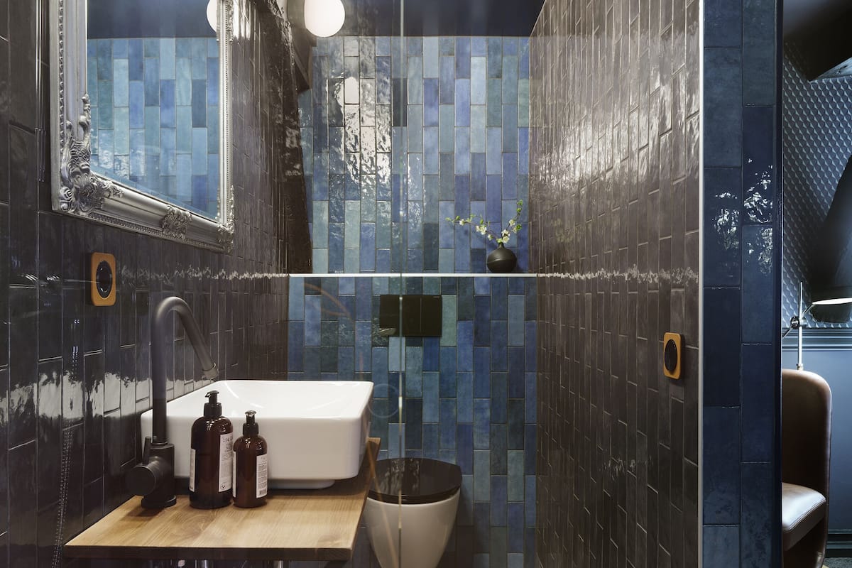 single room | bathroom | free toiletries, hair dryer, towels, soap