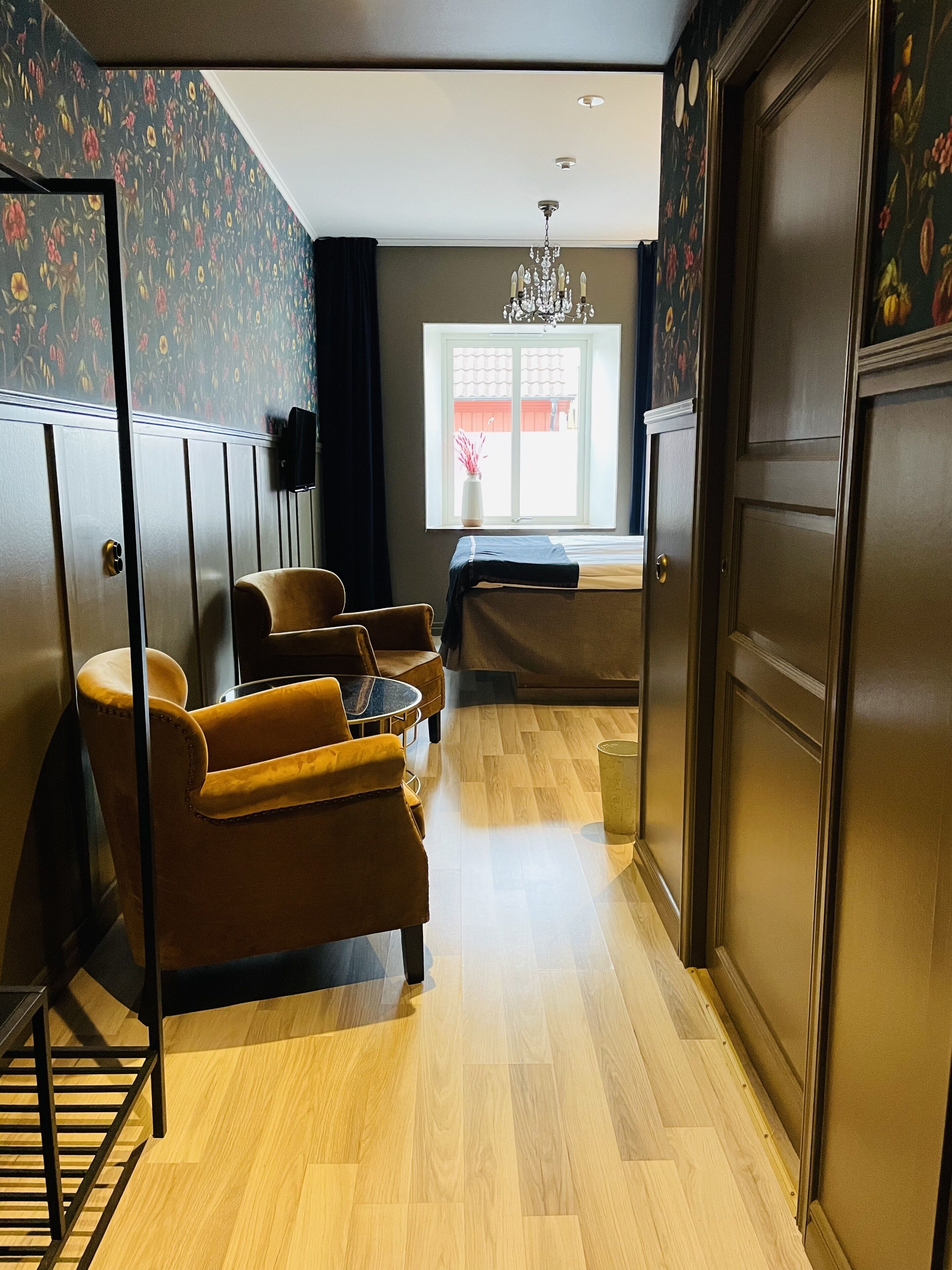 Double Room | Individually decorated, individually furnished, blackout drapes